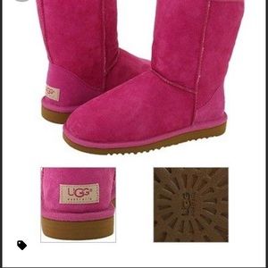 UGG Women’s Classic Short Boot